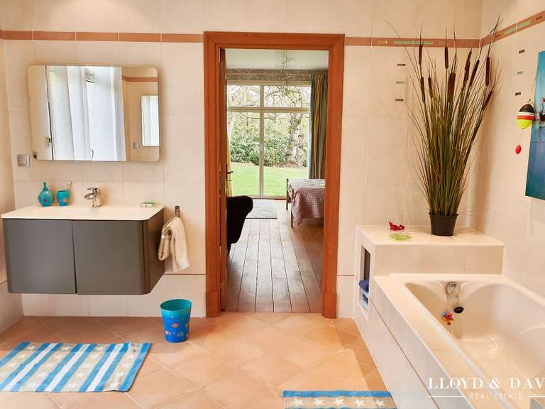 Maison Saint-Cyr-sur-Loire - 5 chambres - 581m²