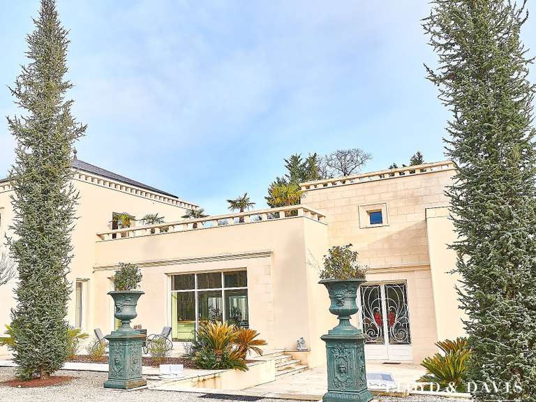 Maison Saint-Cyr-sur-Loire - 5 chambres - 581m²