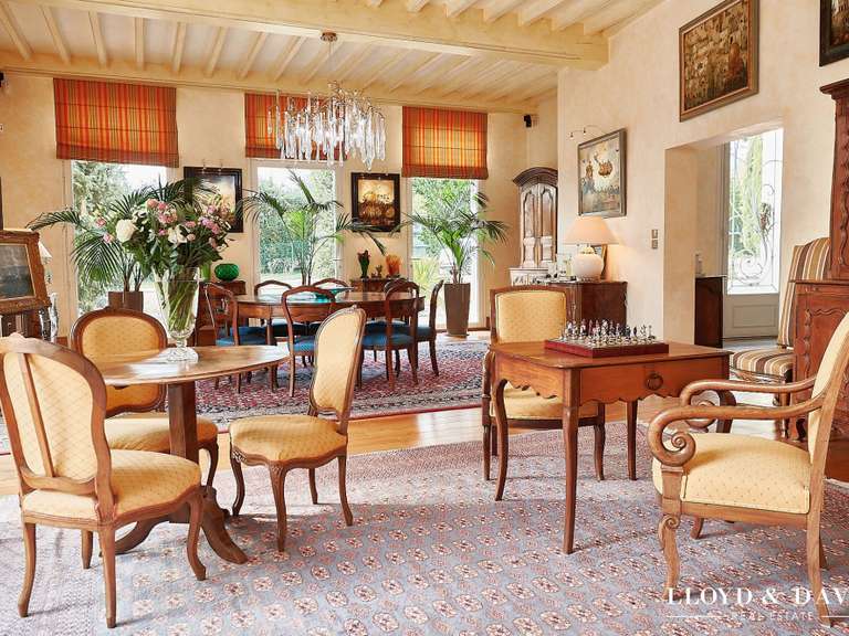 Maison Saint-Cyr-sur-Loire - 5 chambres - 581m²