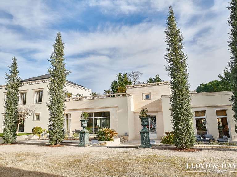 Maison Saint-Cyr-sur-Loire - 5 chambres - 581m²