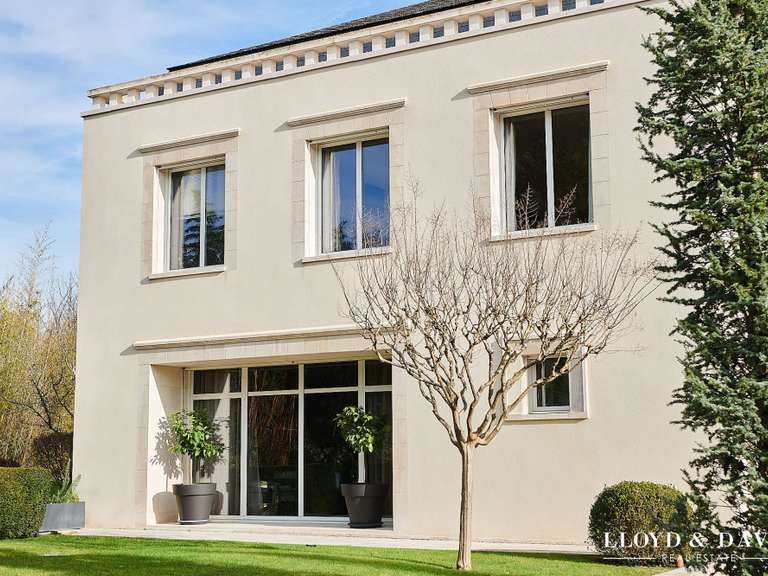 Maison Saint-Cyr-sur-Loire - 5 chambres - 581m²