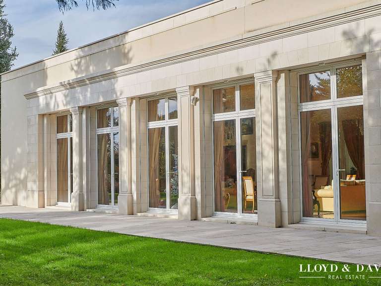 Maison Saint-Cyr-sur-Loire - 5 chambres - 581m²