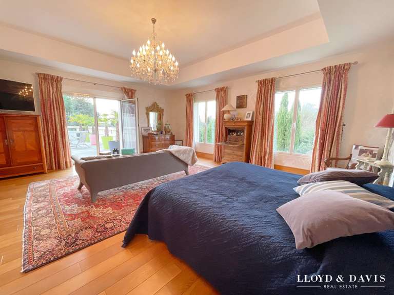 Maison Saint-Cyr-sur-Loire - 5 chambres - 581m²