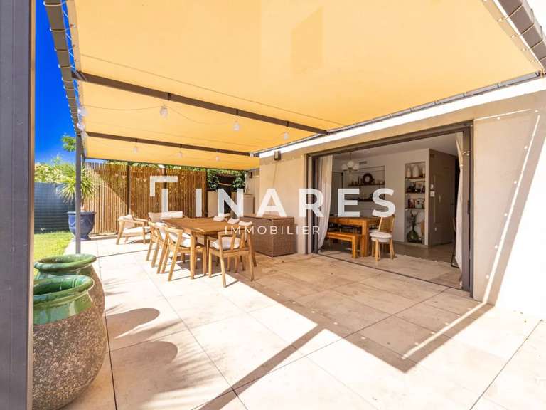 Maison Saint-Cyr-sur-Mer - 5 chambres - 198m²