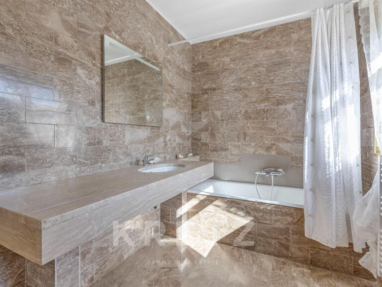 House Saint-Cyr-sur-Mer - 3 bedrooms - 200m²