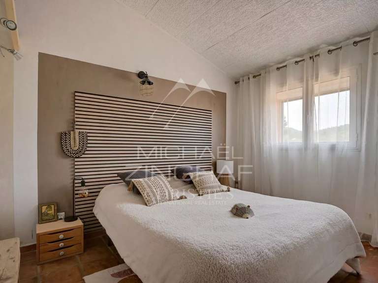 House Saint-Cyr-sur-Mer - 4 bedrooms - 186m²