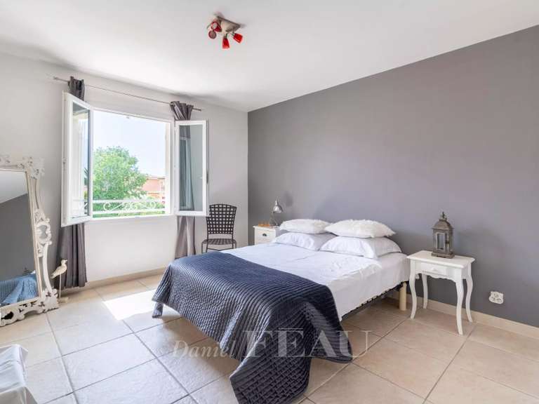 House Saint-Cyr-sur-Mer - 4 bedrooms - 181m²