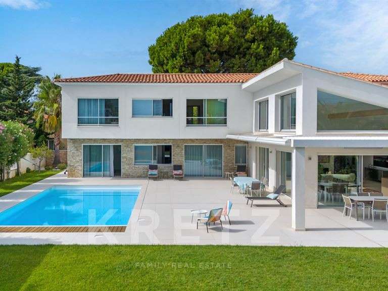 Maison Saint-Cyr-sur-Mer - 5 chambres - 371m²