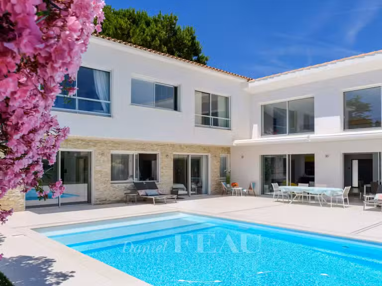 Maison Saint-Cyr-sur-Mer - 5 chambres - 371m²