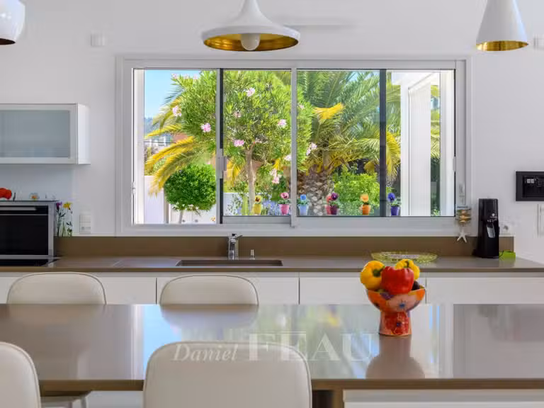 Maison Saint-Cyr-sur-Mer - 5 chambres - 371m²