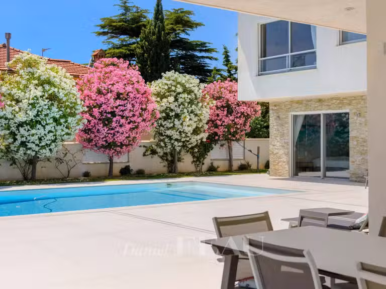 Maison Saint-Cyr-sur-Mer - 5 chambres - 371m²