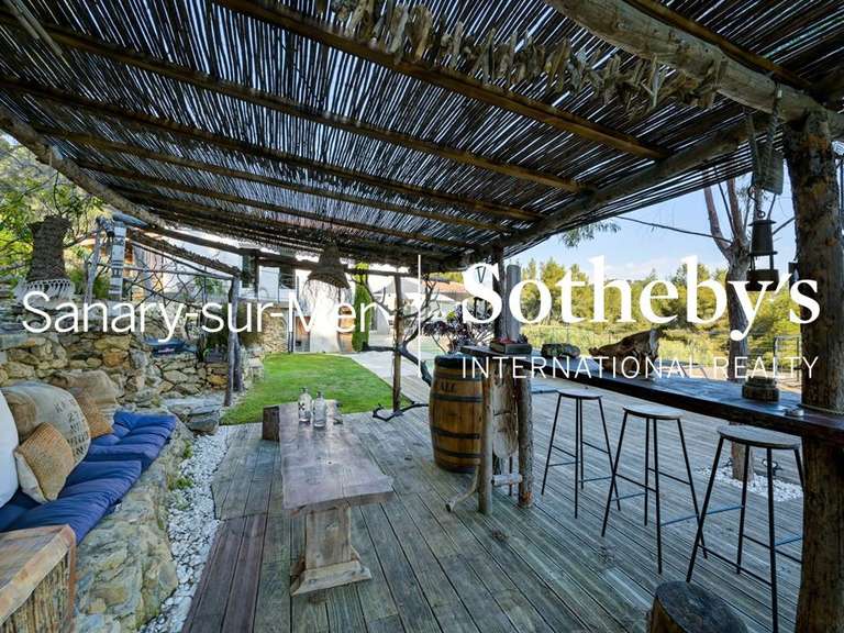 Maison Saint-Cyr-sur-Mer - 5 chambres - 220m²