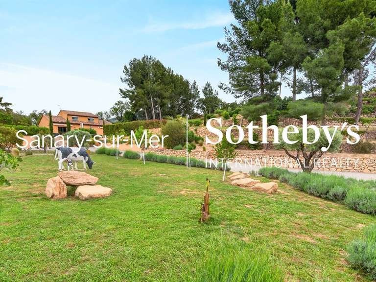 Maison Saint-Cyr-sur-Mer - 7 chambres - 407m²