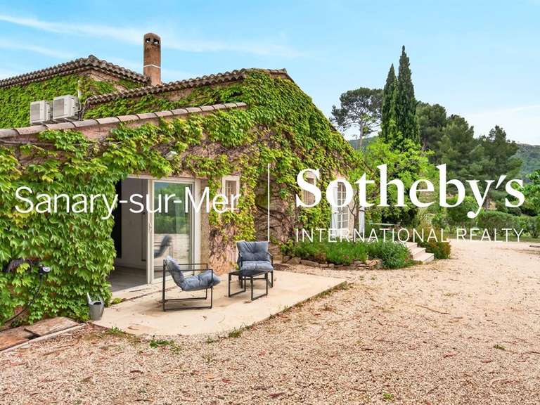 Maison Saint-Cyr-sur-Mer - 7 chambres - 407m²