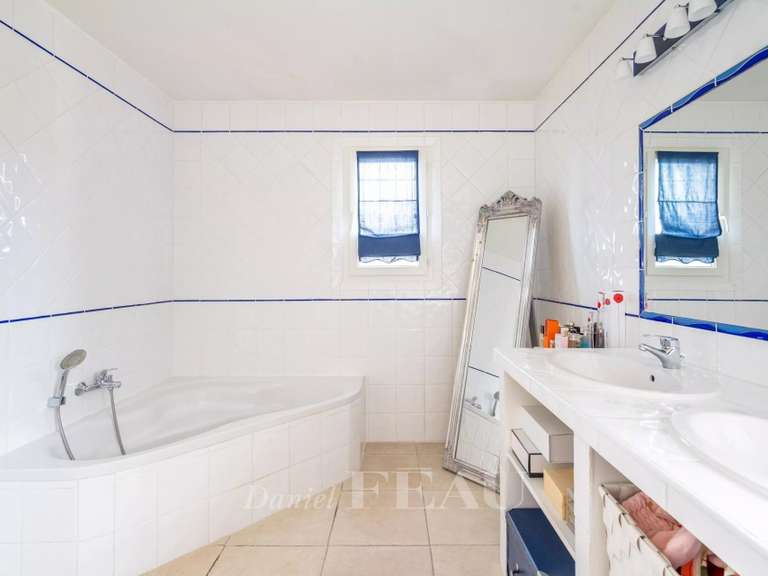 Villa Saint-Cyr-sur-Mer - 4 bedrooms - 181m²