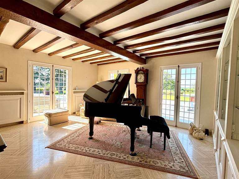 Maison Saint-Cyran-du-Jambot - 10 chambres - 640m²