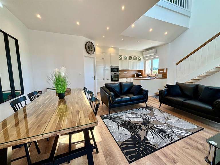 Maison Saint-Cyran-du-Jambot - 10 chambres - 640m²