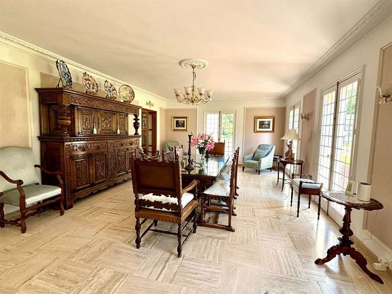 Maison Saint-Cyran-du-Jambot - 10 chambres - 640m²