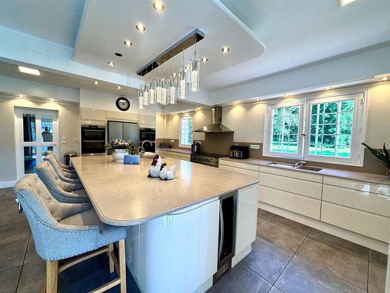 Maison Saint-Cyran-du-Jambot - 10 chambres - 640m²