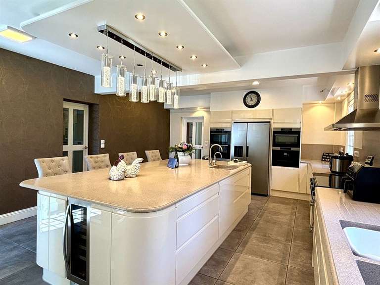 Maison Saint-Cyran-du-Jambot - 10 chambres - 640m²