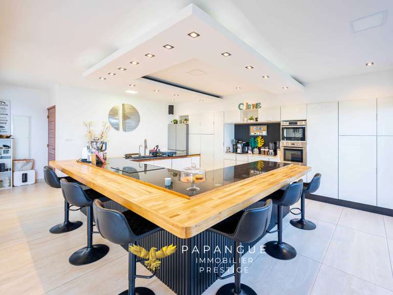 Maison Saint-Denis - 3 chambres - 238m²