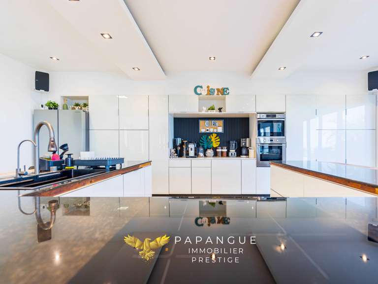 Maison Saint-Denis - 3 chambres - 238m²