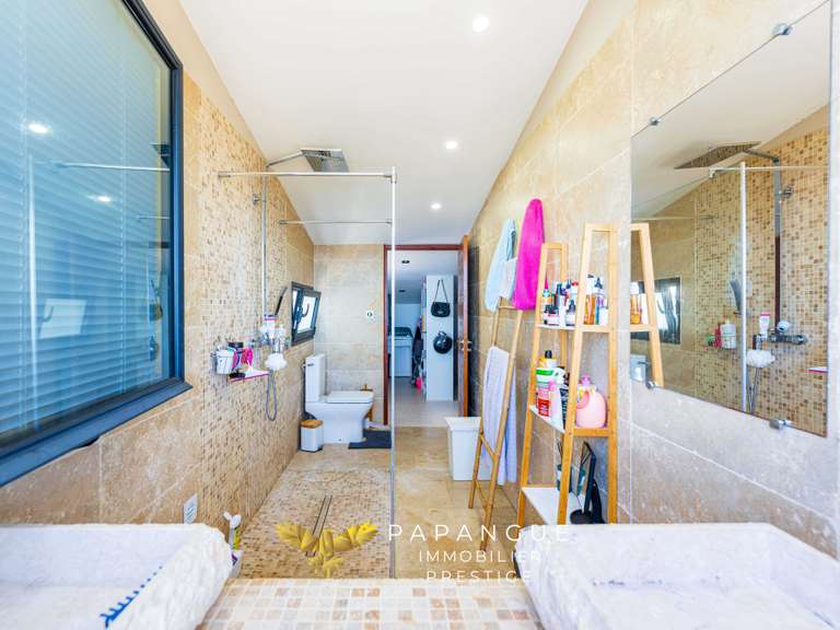 Maison Saint-Denis - 3 chambres - 238m²