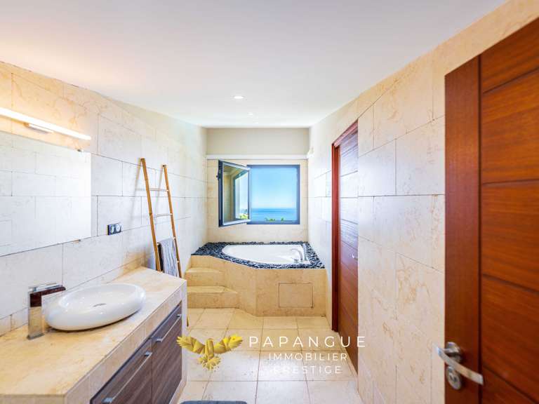 Maison Saint-Denis - 3 chambres - 238m²