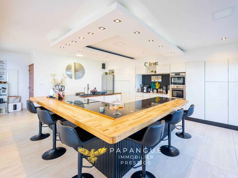 House Saint-Denis - 3 bedrooms - 238m²