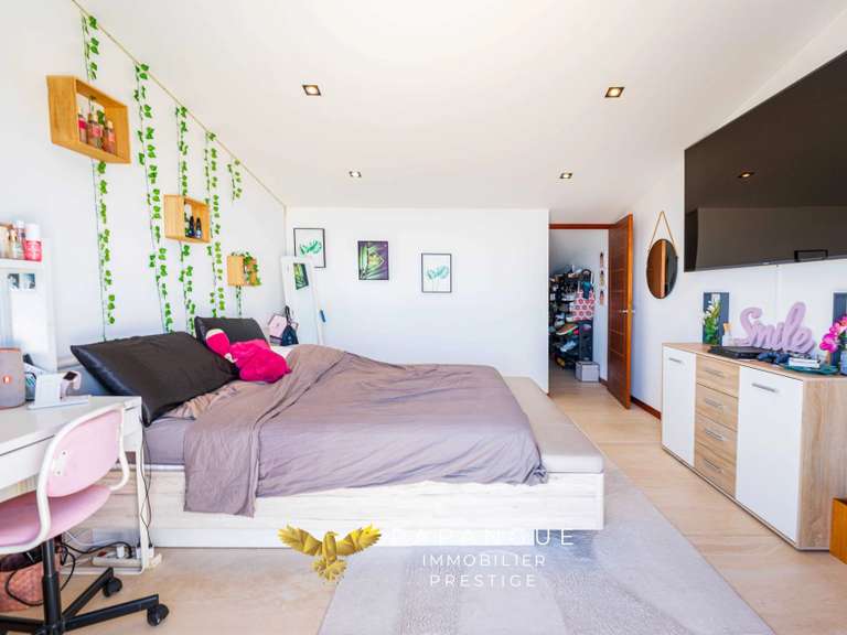 House Saint-Denis - 3 bedrooms - 238m²