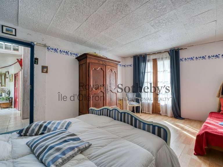 Maison Saint-Denis-d'Oléron - 4 chambres - 250m²