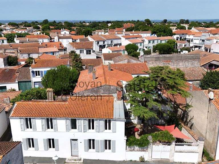 Maison Saint-Denis-d'Oléron - 9 chambres - 450m²