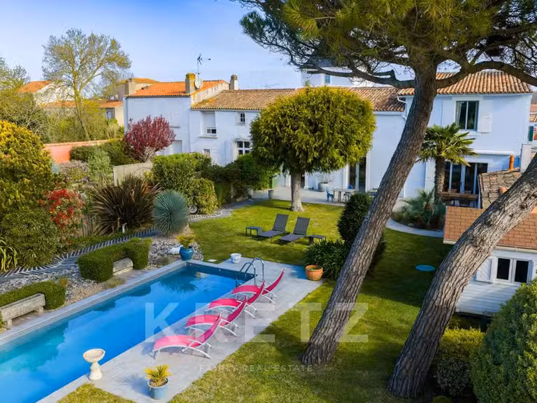 Maison Saint-Denis-d'Oléron - 5 chambres - 270m²