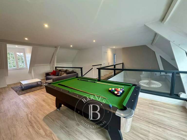 Villa Saint-Denis-en-Val - 6 chambres - 254m²