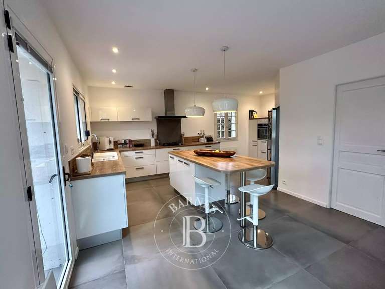 Villa Saint-Denis-en-Val - 6 chambres - 254m²