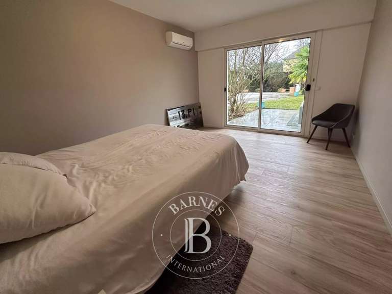 Villa Saint-Denis-en-Val - 6 chambres - 254m²