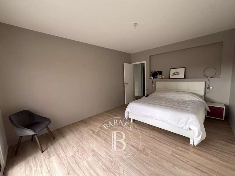 Villa Saint-Denis-en-Val - 6 chambres - 254m²