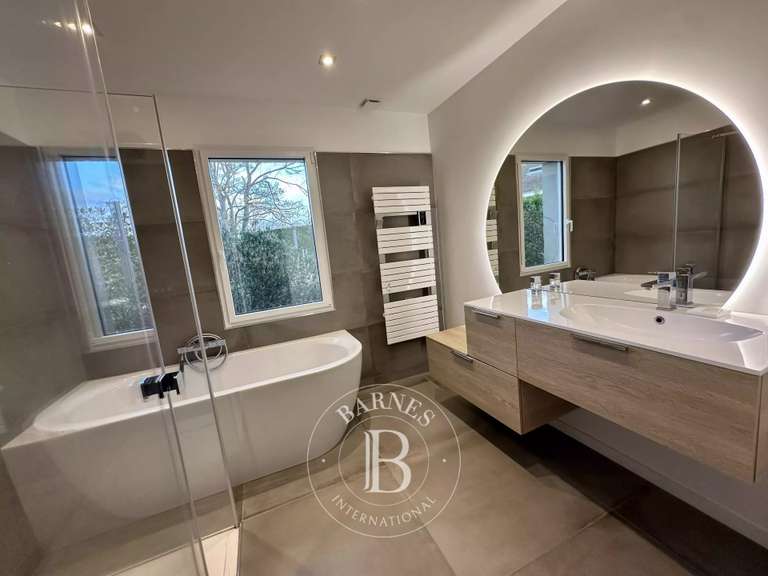 Villa Saint-Denis-en-Val - 6 chambres - 254m²