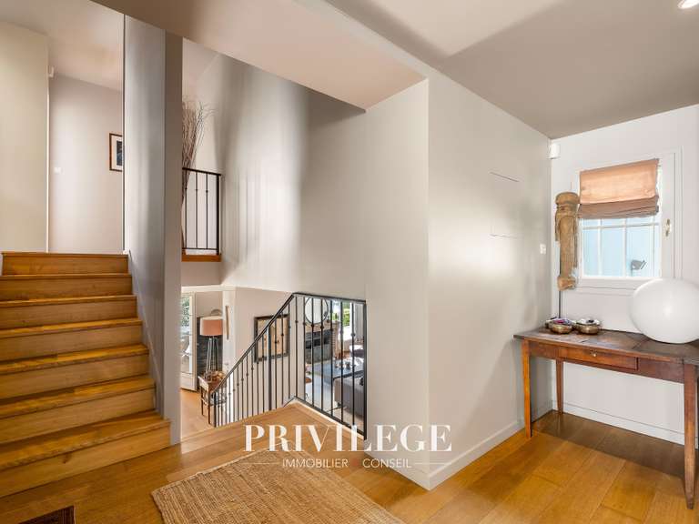 Maison Saint-Didier-au-Mont-d'Or - 5 chambres - 208m²