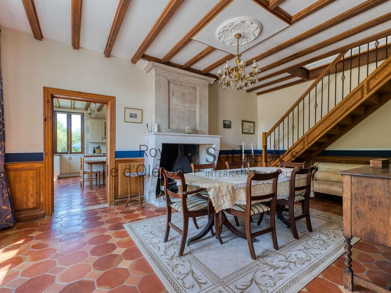 House Saint-Dizant-du-Gua - 5 bedrooms - 246m²