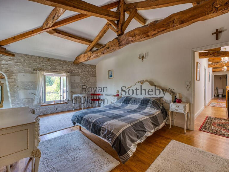 House Saint-Dizant-du-Gua - 5 bedrooms - 246m²