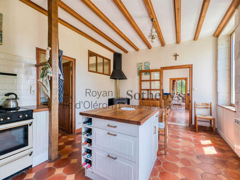 House Saint-Dizant-du-Gua - 5 bedrooms - 246m²
