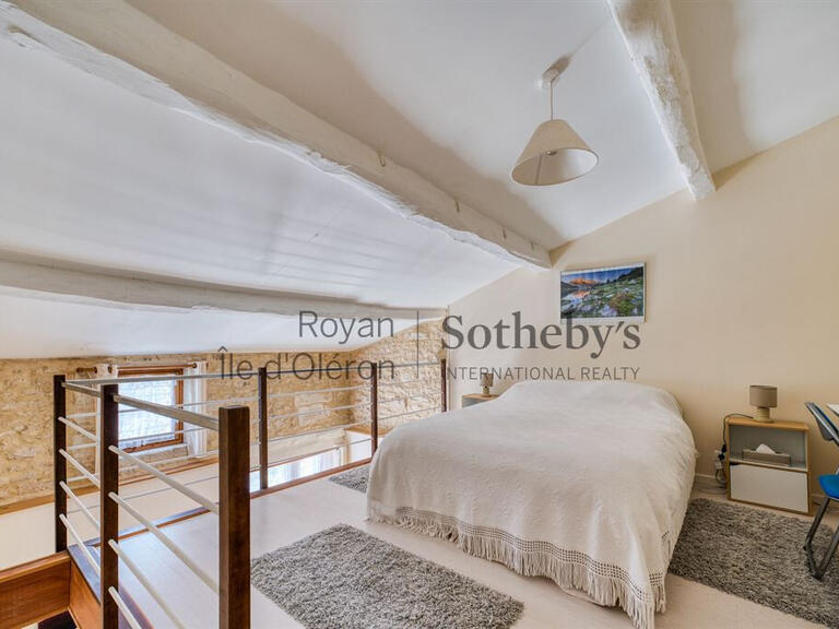 House Saint-Dizant-du-Gua - 5 bedrooms - 246m²
