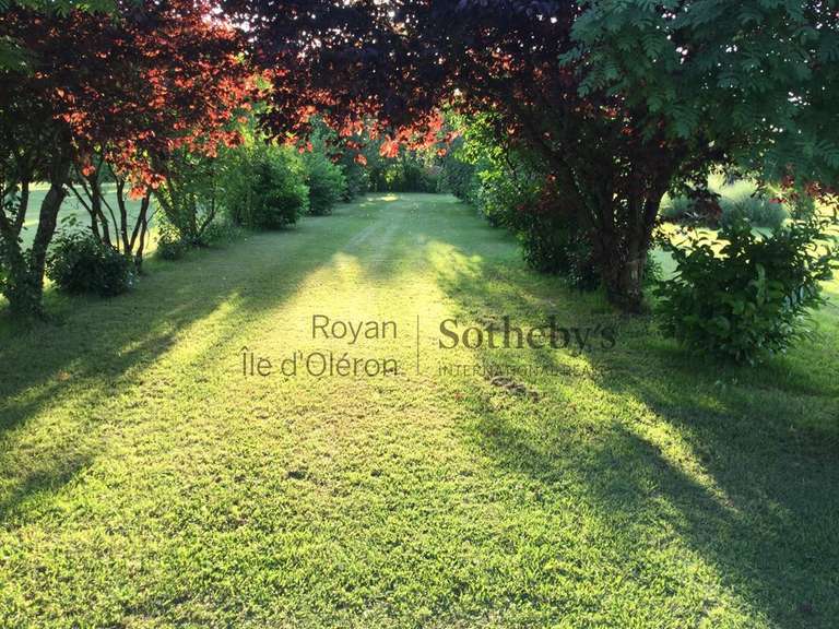 Maison Saint-Dizant-du-Gua - 5 chambres - 246m²