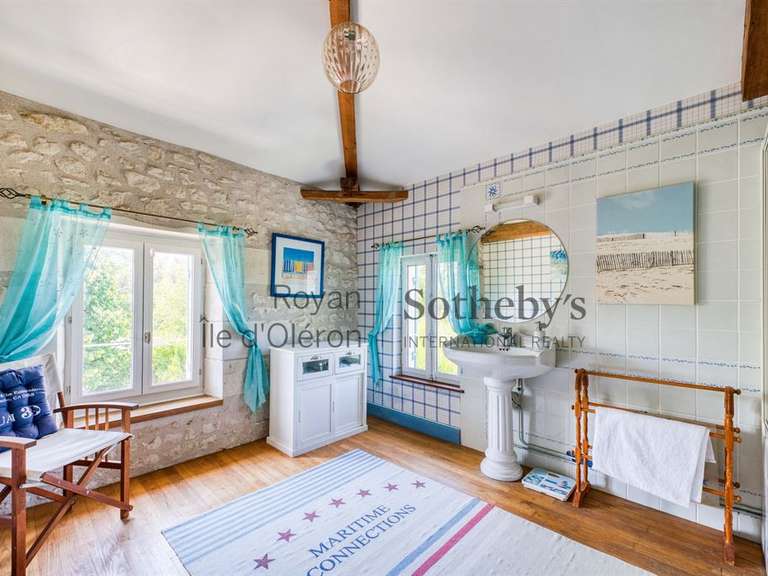 Maison Saint-Dizant-du-Gua - 5 chambres - 246m²