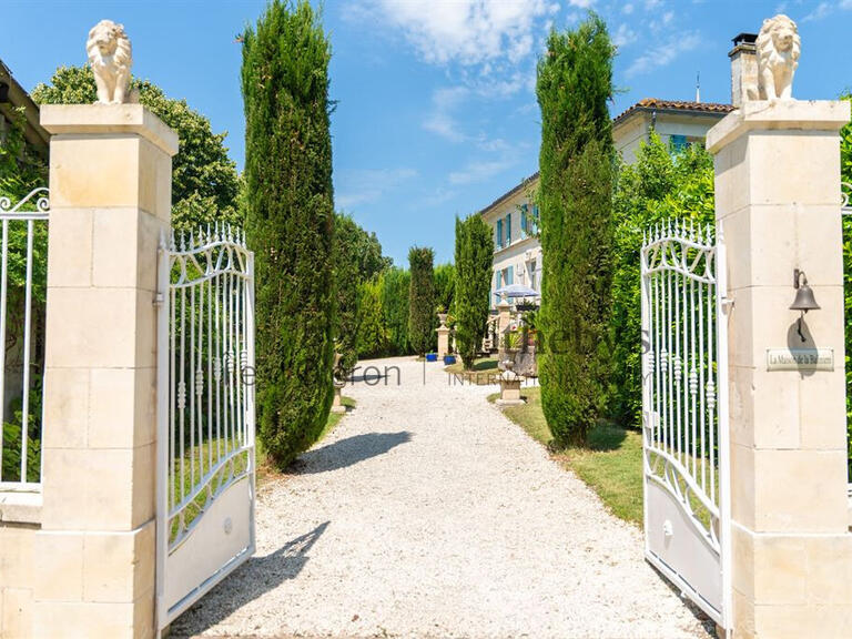 House Saint-Dizant-du-Gua - 5 bedrooms - 246m²