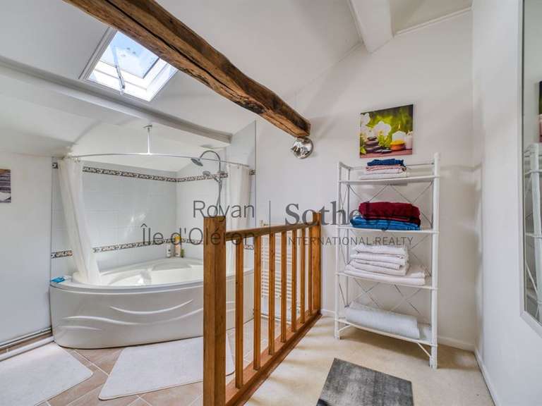 Maison Saint-Dizant-du-Gua - 5 chambres - 246m²