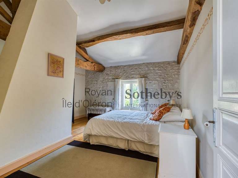 Maison Saint-Dizant-du-Gua - 5 chambres - 246m²