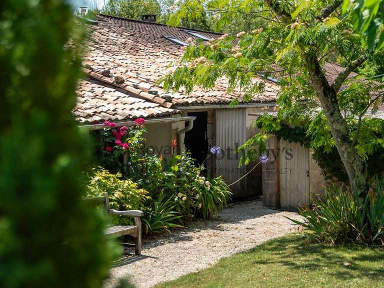 Maison Saint-Dizant-du-Gua - 5 chambres - 246m²