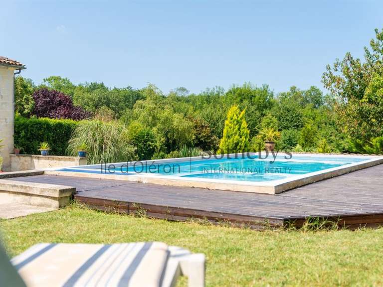 Maison Saint-Dizant-du-Gua - 5 chambres - 246m²